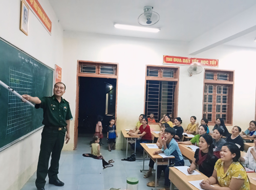Lớp học xóa mù chữ ở bản Sa Lai